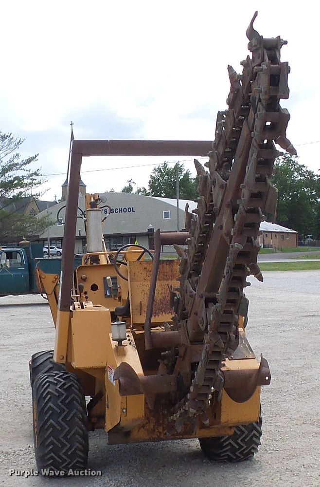 image for item DM3017 1985 Case DH5  trencher
