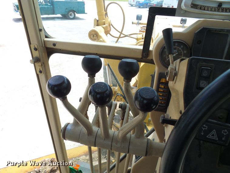 image for item DM3018 1998 Caterpillar 143H  VHP motor grader