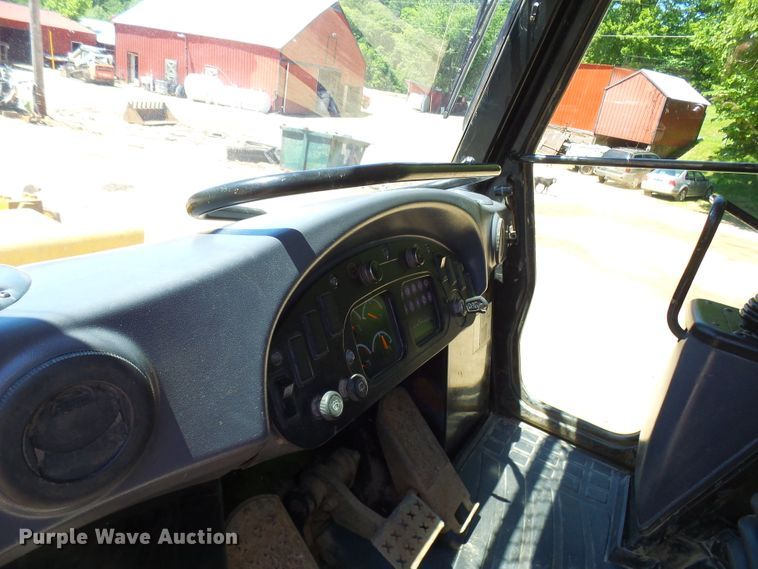 image for item DM3022 2005 Caterpillar 963C  track loader