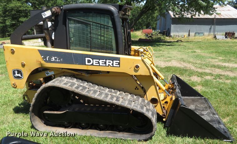 image for item DN5924 2006 John Deere CT322  tracked skid steer loader