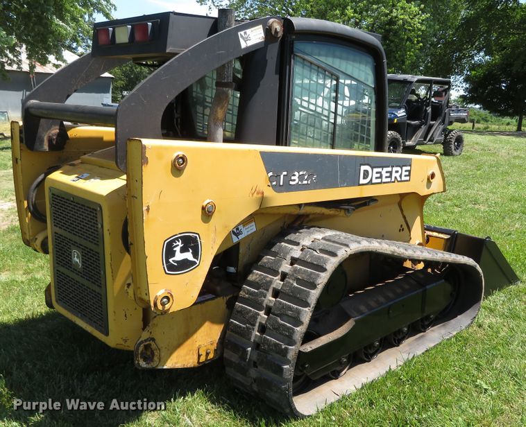 image for item DN5924 2006 John Deere CT322  tracked skid steer loader