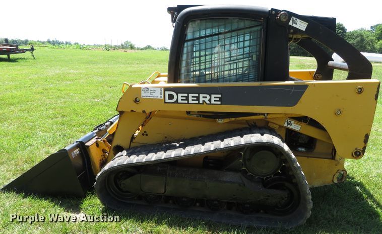 image for item DN5924 2006 John Deere CT322  tracked skid steer loader