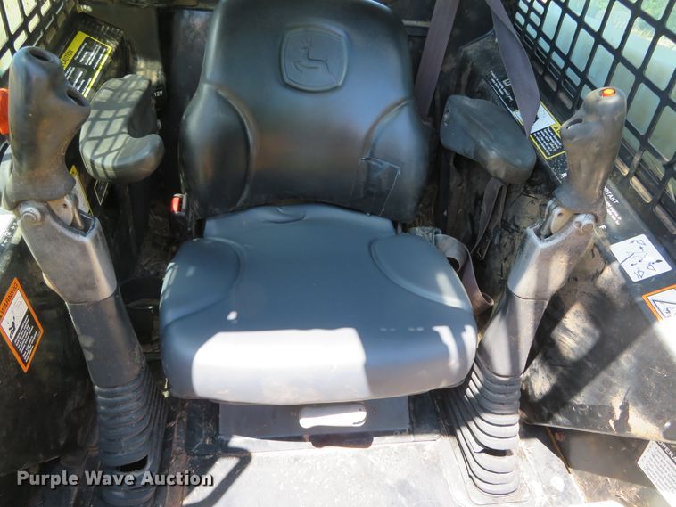 image for item DN5924 2006 John Deere CT322  tracked skid steer loader