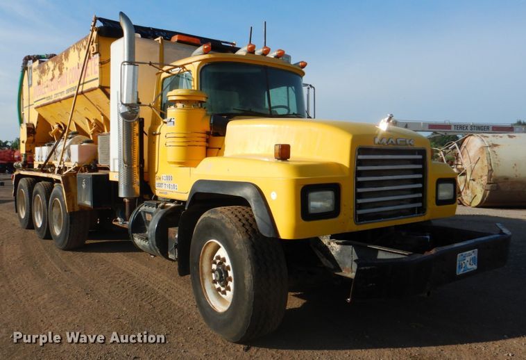 image for item ES9670 2000 Mack RD690S  ready mix truck