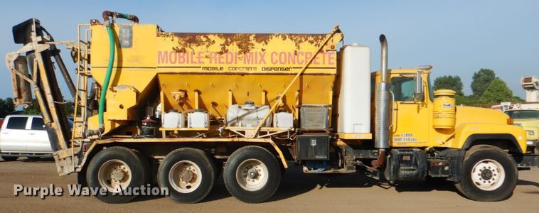 image for item ES9670 2000 Mack RD690S  ready mix truck