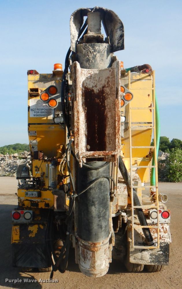 image for item ES9670 2000 Mack RD690S  ready mix truck