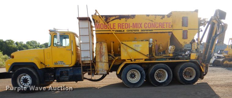 image for item ES9670 2000 Mack RD690S  ready mix truck