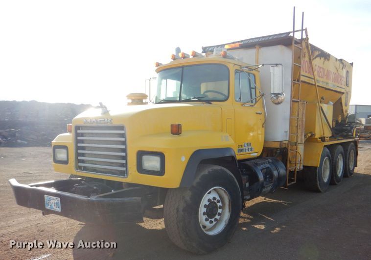 image for item ES9670 2000 Mack RD690S  ready mix truck