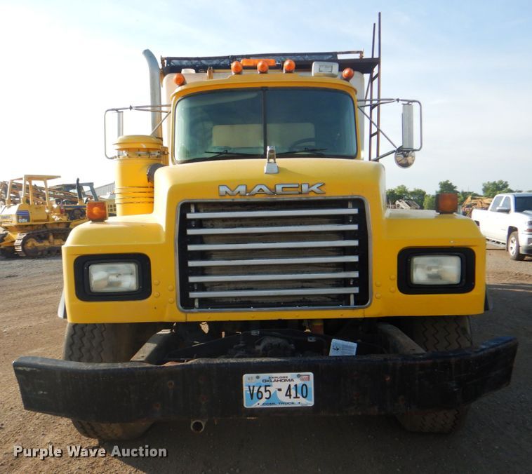 image for item ES9670 2000 Mack RD690S  ready mix truck