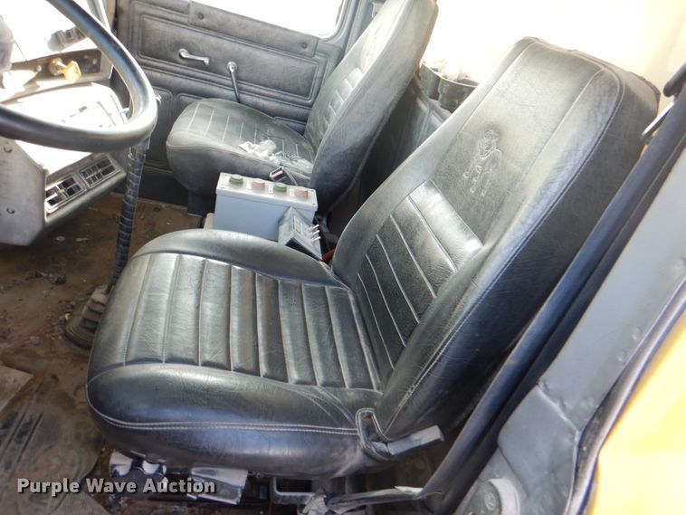 image for item ES9670 2000 Mack RD690S  ready mix truck