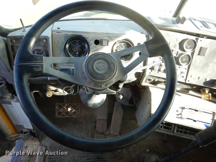 image for item ES9670 2000 Mack RD690S  ready mix truck