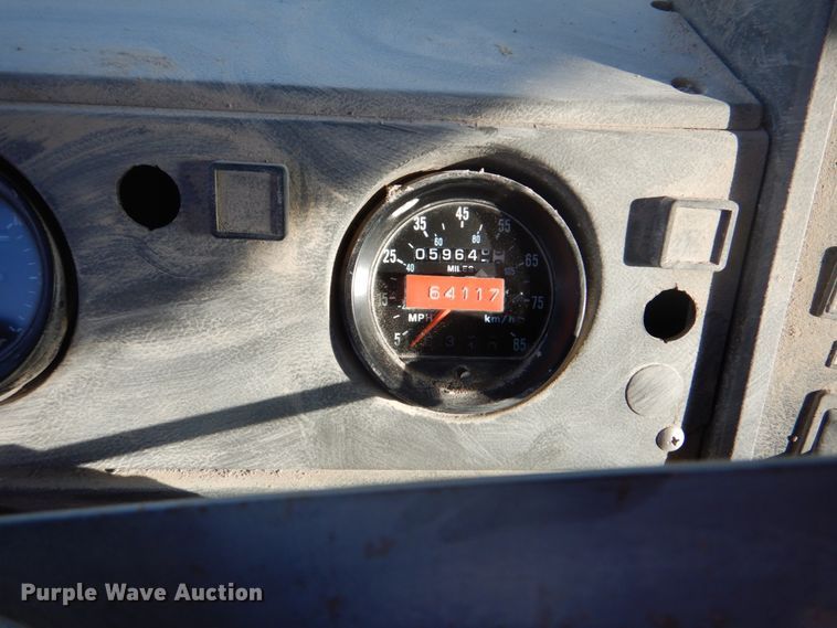 image for item ES9670 2000 Mack RD690S  ready mix truck