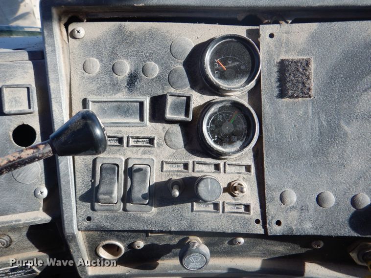 image for item ES9670 2000 Mack RD690S  ready mix truck