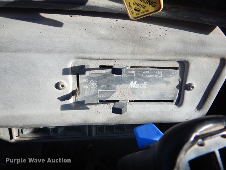 image for item ES9670 2000 Mack RD690S  ready mix truck