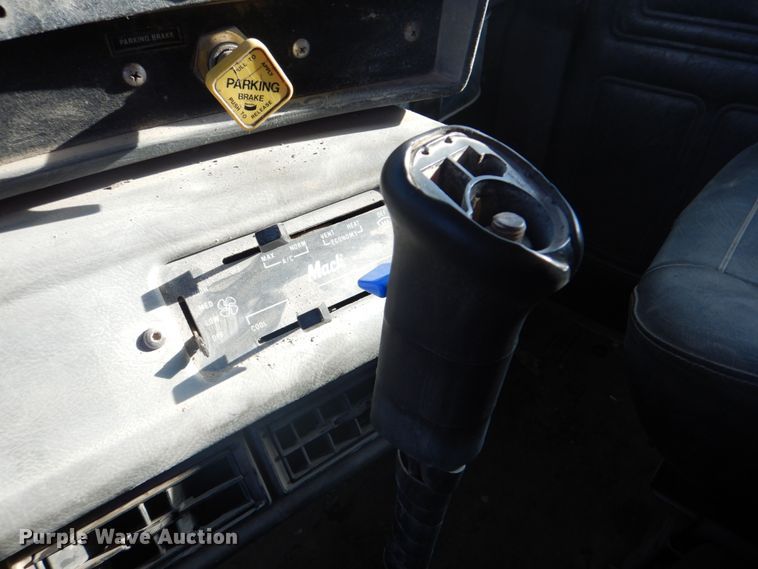 image for item ES9670 2000 Mack RD690S  ready mix truck