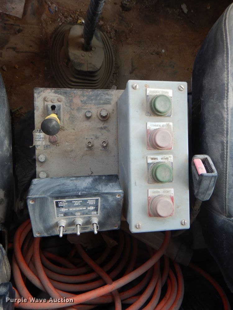 image for item ES9670 2000 Mack RD690S  ready mix truck