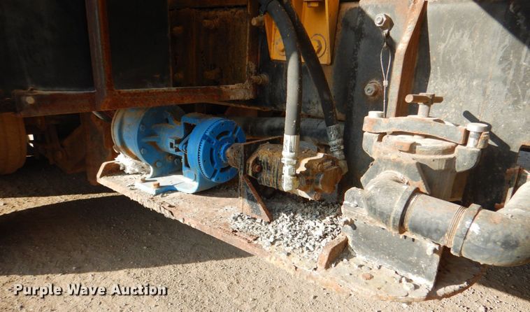 image for item ES9670 2000 Mack RD690S  ready mix truck