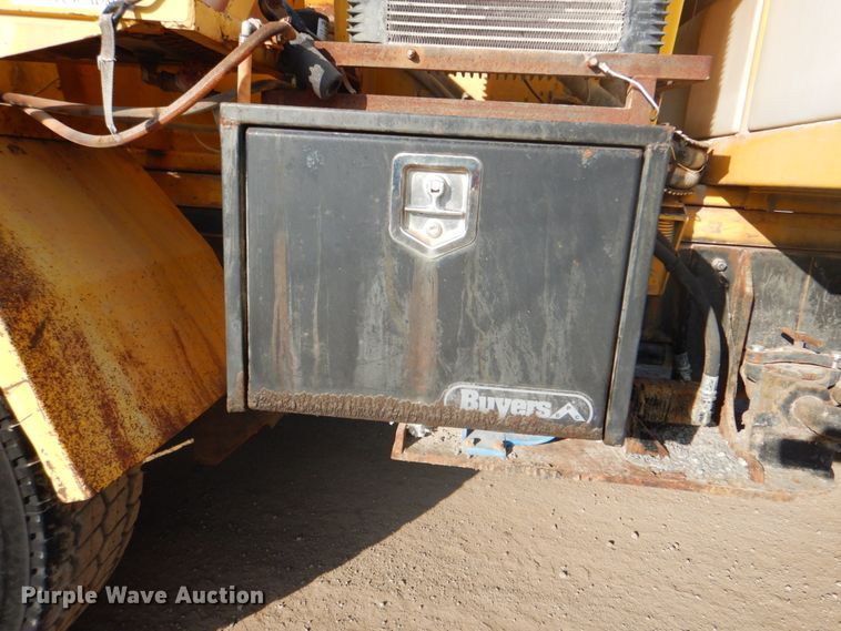 image for item ES9670 2000 Mack RD690S  ready mix truck