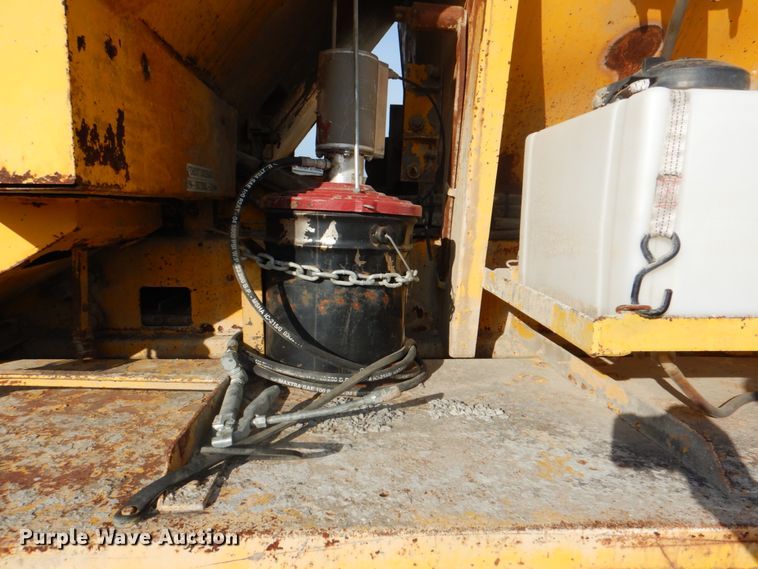 image for item ES9670 2000 Mack RD690S  ready mix truck