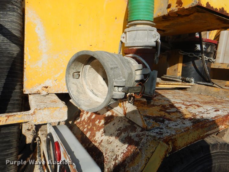 image for item ES9670 2000 Mack RD690S  ready mix truck