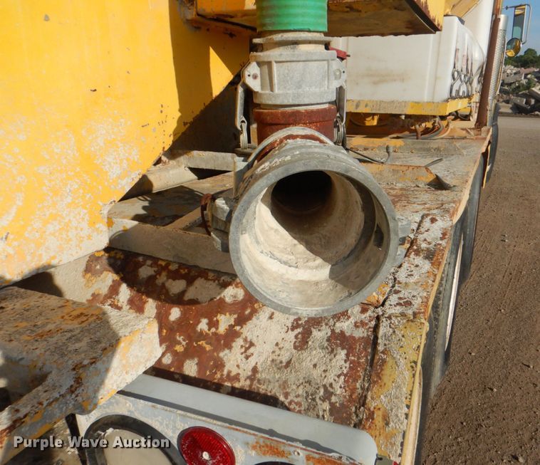 image for item ES9670 2000 Mack RD690S  ready mix truck