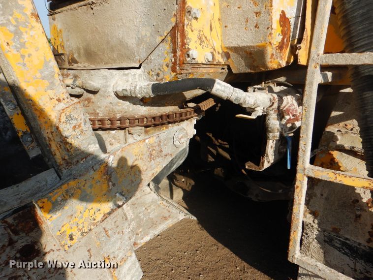 image for item ES9670 2000 Mack RD690S  ready mix truck