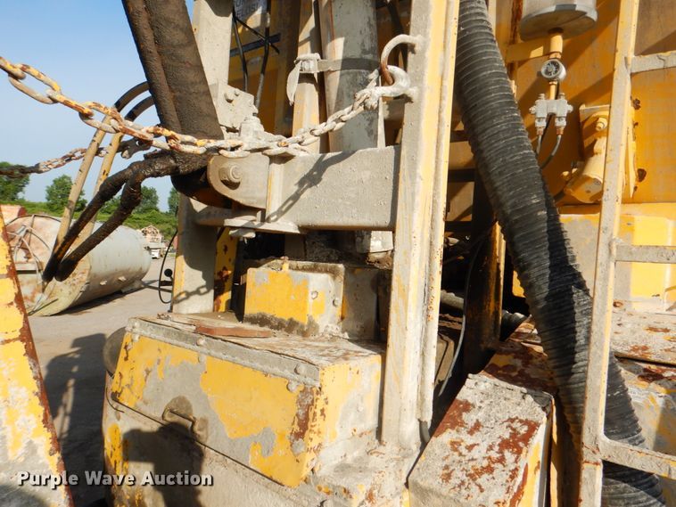 image for item ES9670 2000 Mack RD690S  ready mix truck