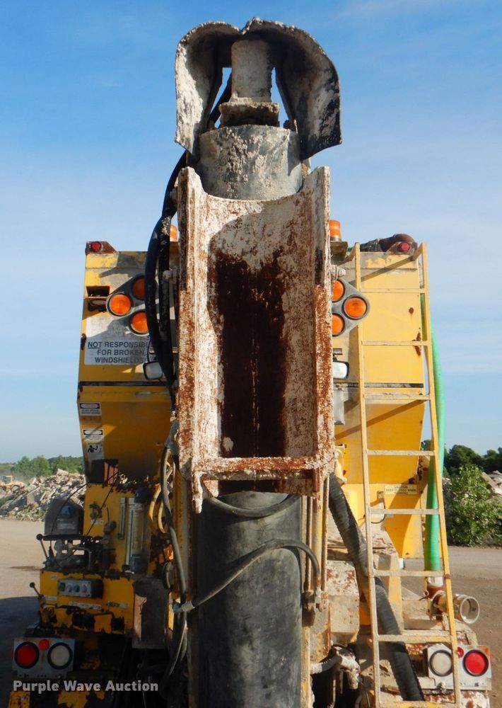 image for item ES9670 2000 Mack RD690S  ready mix truck