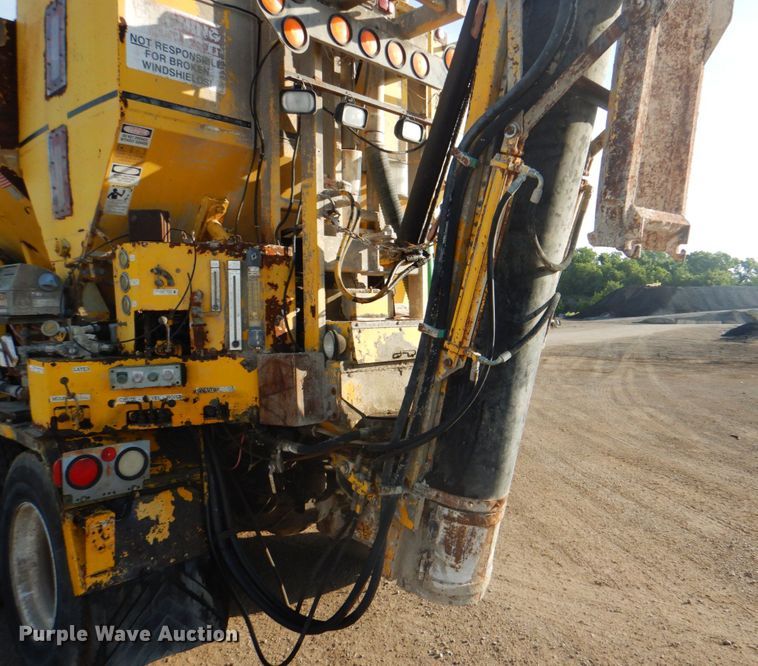 image for item ES9670 2000 Mack RD690S  ready mix truck