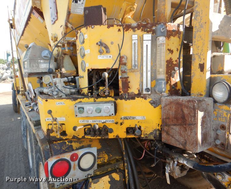 image for item ES9670 2000 Mack RD690S  ready mix truck