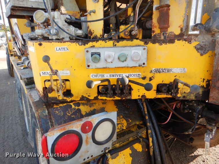 image for item ES9670 2000 Mack RD690S  ready mix truck