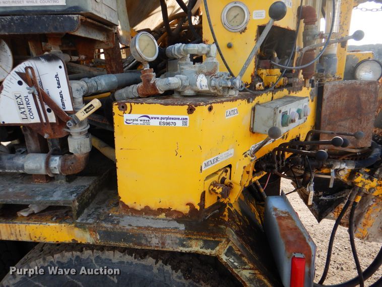 image for item ES9670 2000 Mack RD690S  ready mix truck