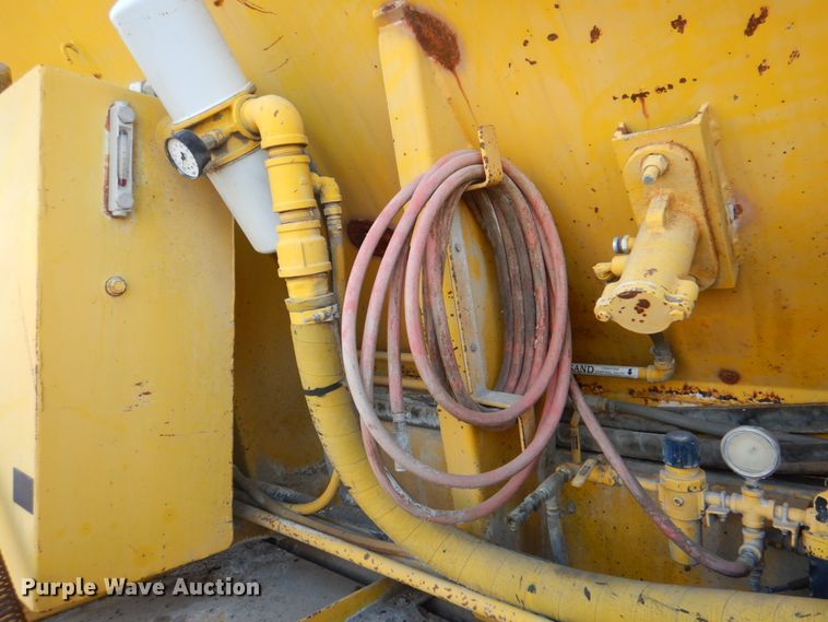 image for item ES9670 2000 Mack RD690S  ready mix truck