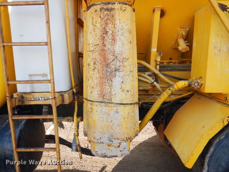 image for item ES9670 2000 Mack RD690S  ready mix truck