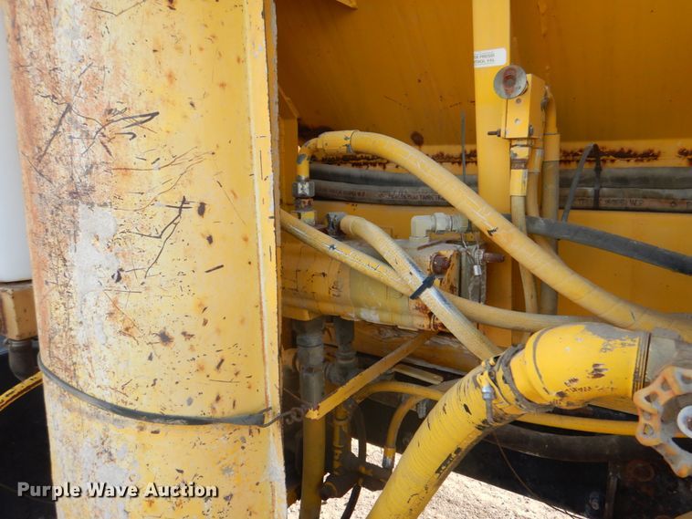 image for item ES9670 2000 Mack RD690S  ready mix truck