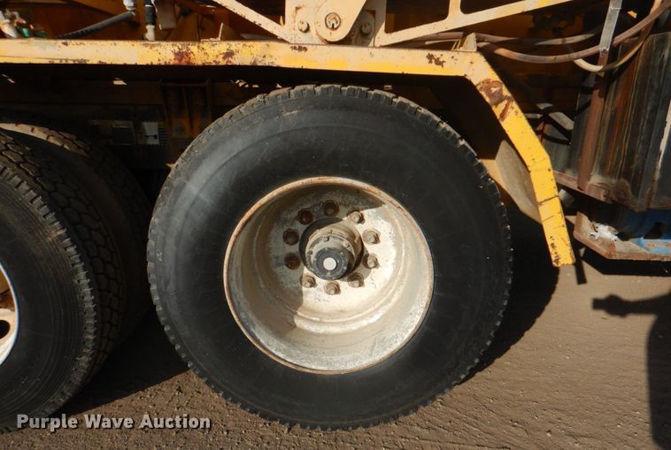 image for item ES9670 2000 Mack RD690S  ready mix truck