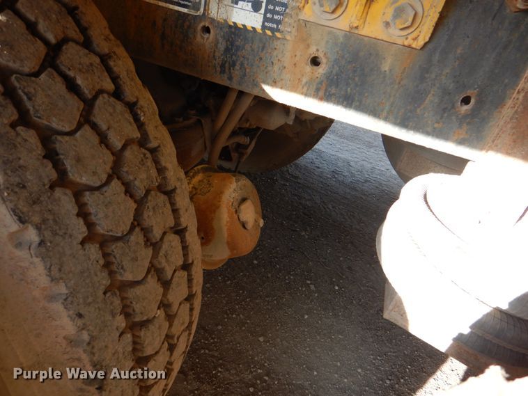 image for item ES9670 2000 Mack RD690S  ready mix truck