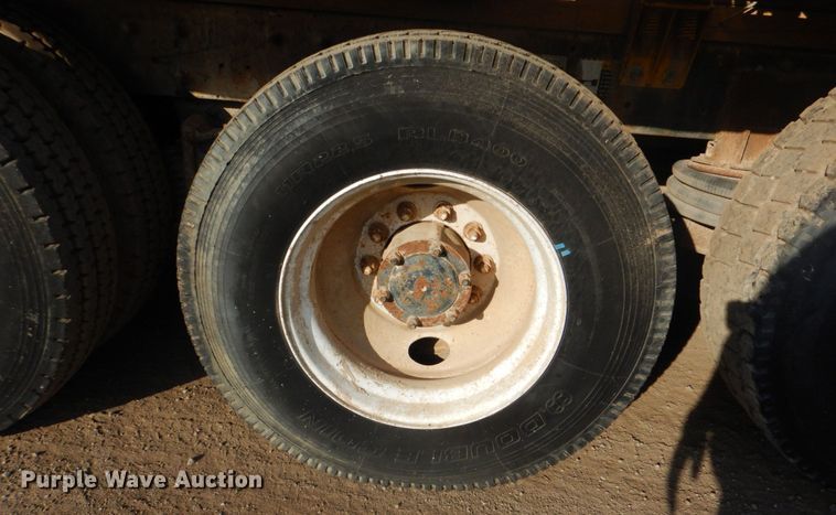 image for item ES9670 2000 Mack RD690S  ready mix truck