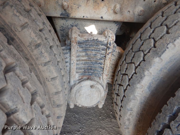 image for item ES9670 2000 Mack RD690S  ready mix truck