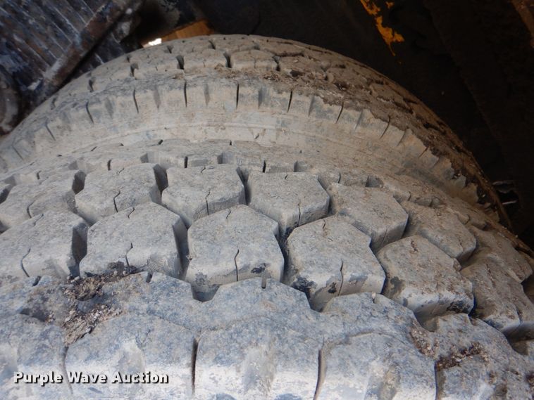 image for item ES9670 2000 Mack RD690S  ready mix truck