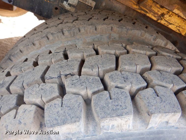 image for item ES9670 2000 Mack RD690S  ready mix truck