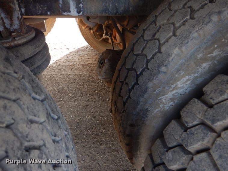 image for item ES9670 2000 Mack RD690S  ready mix truck