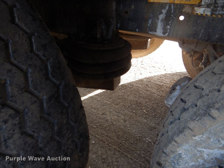 image for item ES9670 2000 Mack RD690S  ready mix truck