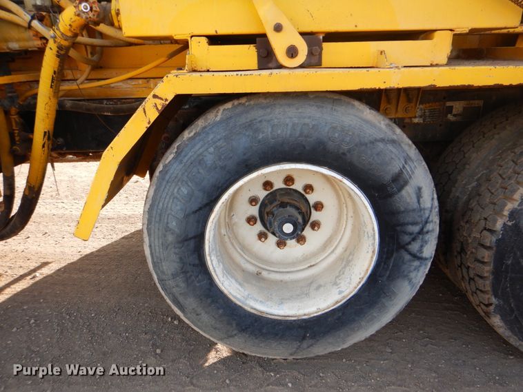 image for item ES9670 2000 Mack RD690S  ready mix truck