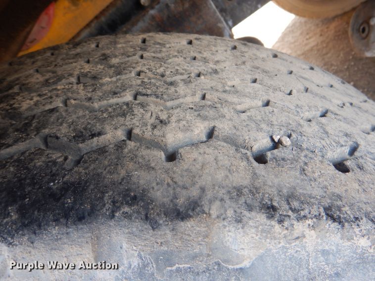 image for item ES9670 2000 Mack RD690S  ready mix truck