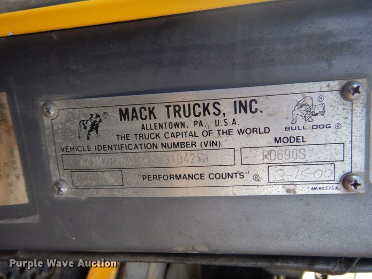 image for item ES9670 2000 Mack RD690S  ready mix truck