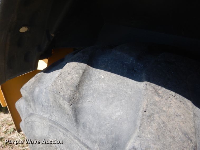 image for item FI9119 2011 John Deere 310SJ  backhoe