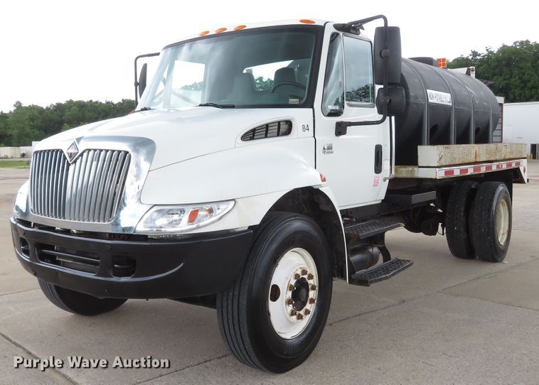 image for item FP9289 2004 International 4300  water truck