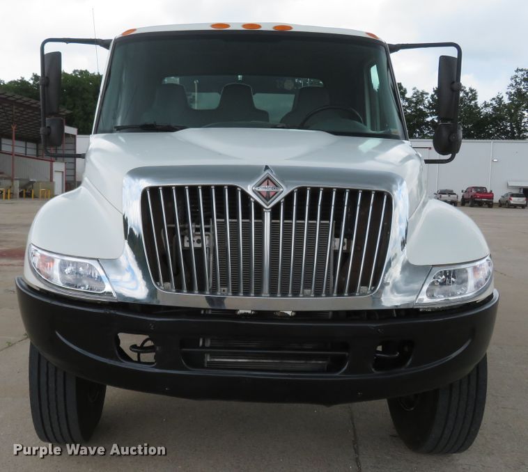 image for item FP9289 2004 International 4300  water truck