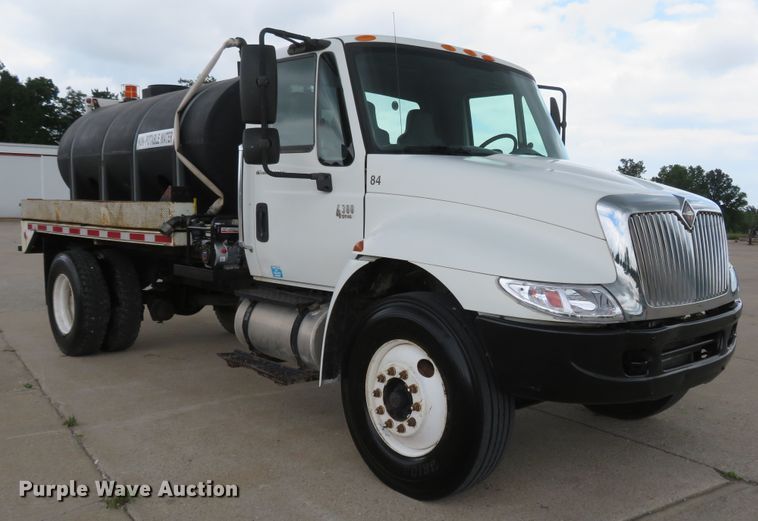 image for item FP9289 2004 International 4300  water truck